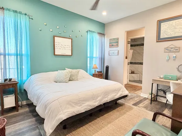 $2,000 | 1051 Honeysuckle, Crystal Beach, TX 77650