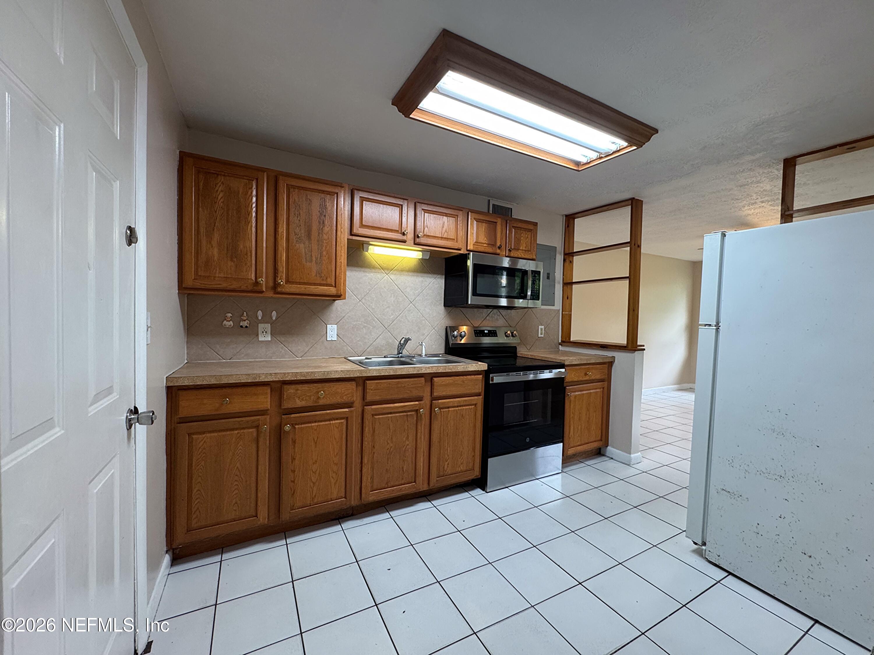 4464 Spring Glen Road, Unit 4464 Jacksonville, FL 32207 - Photo 8 of 15 IMG_2944