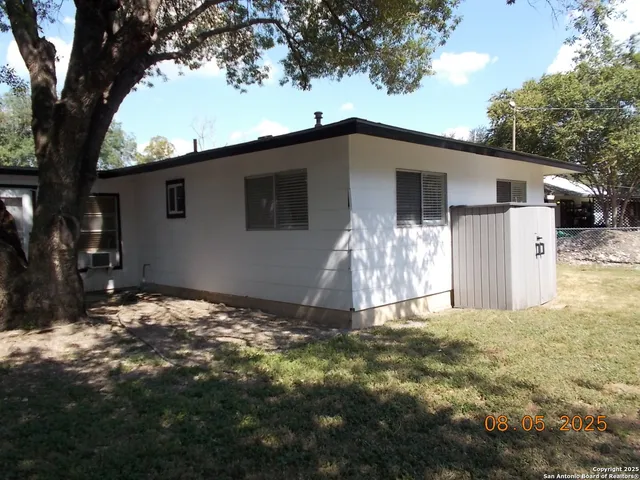 $1,200 | 218 Shin Oak Drive, Live Oak, TX 78233