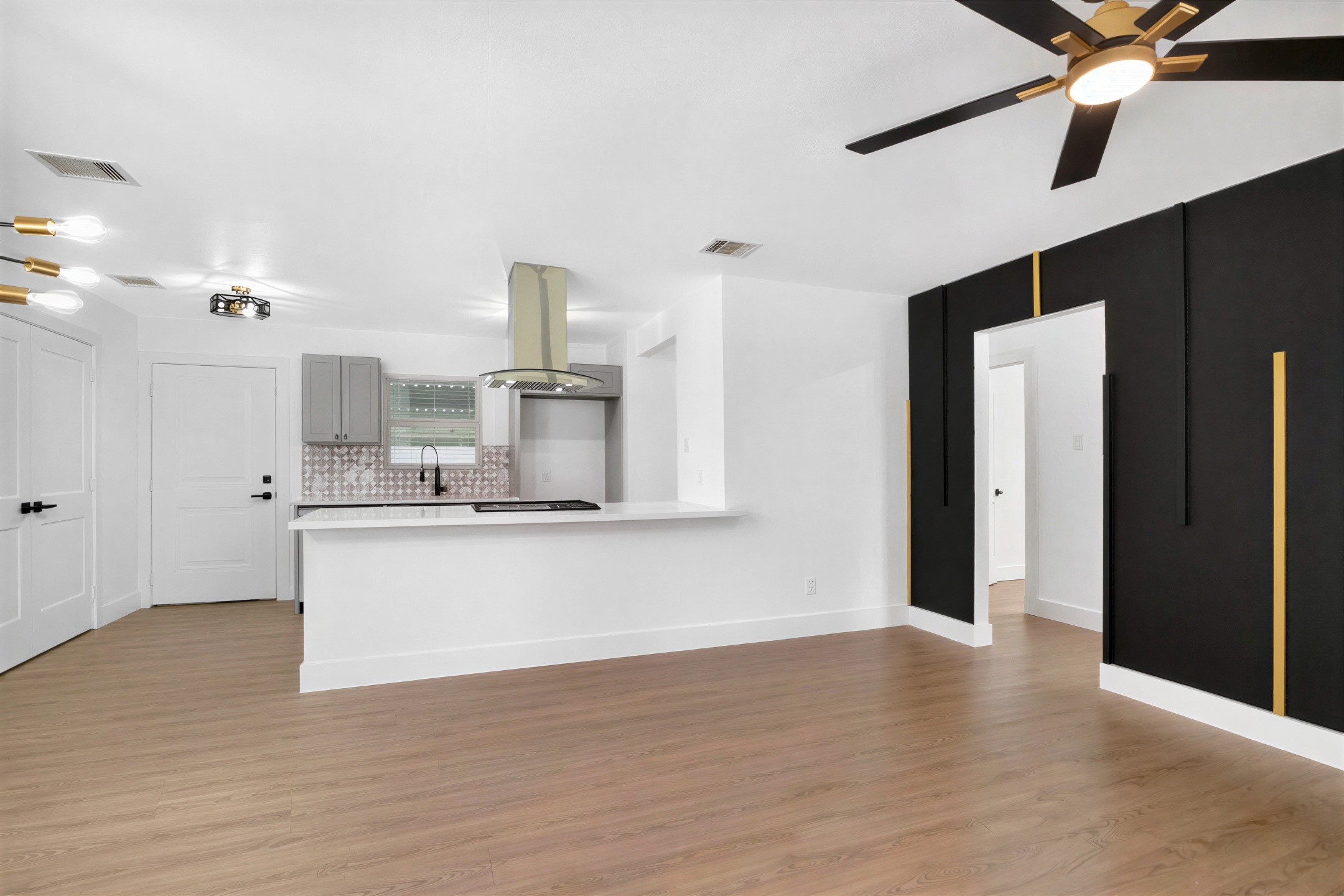1015 Roper Street Houston, TX 77034 - Photo 4 of 48