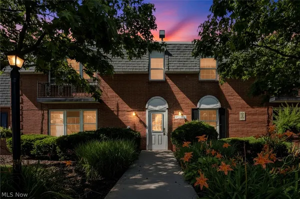 $159,900 | 4779 Columbia Road, Unit 102, North Olmsted, OH 44070