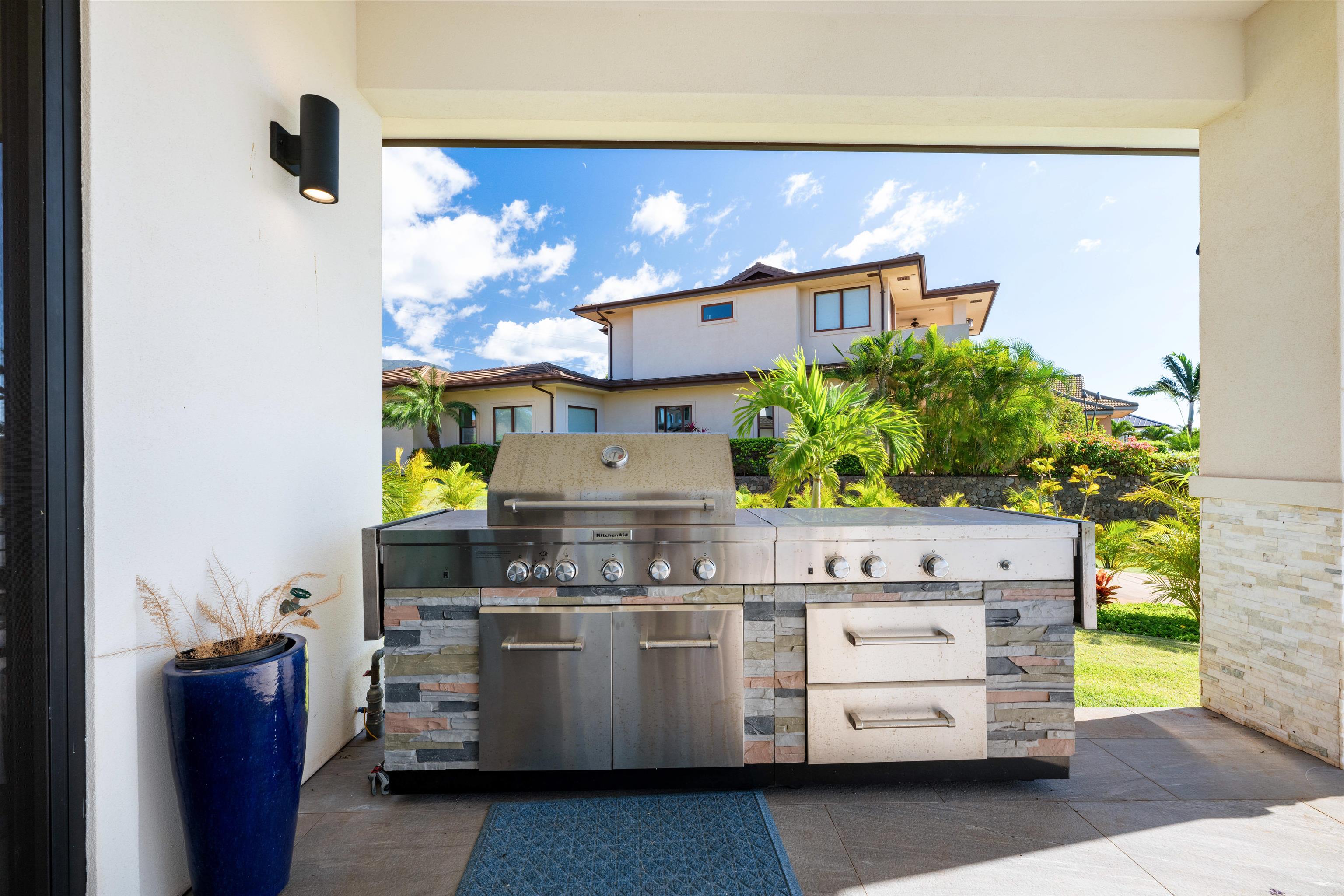 804 Anapuni Loop Lahaina, HI 96761 - Photo 14 of 49 a room with a stove and a potted plant