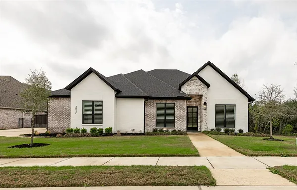 $879,900 | 2047 Pebble Bend Drive, College Station, TX 77845
