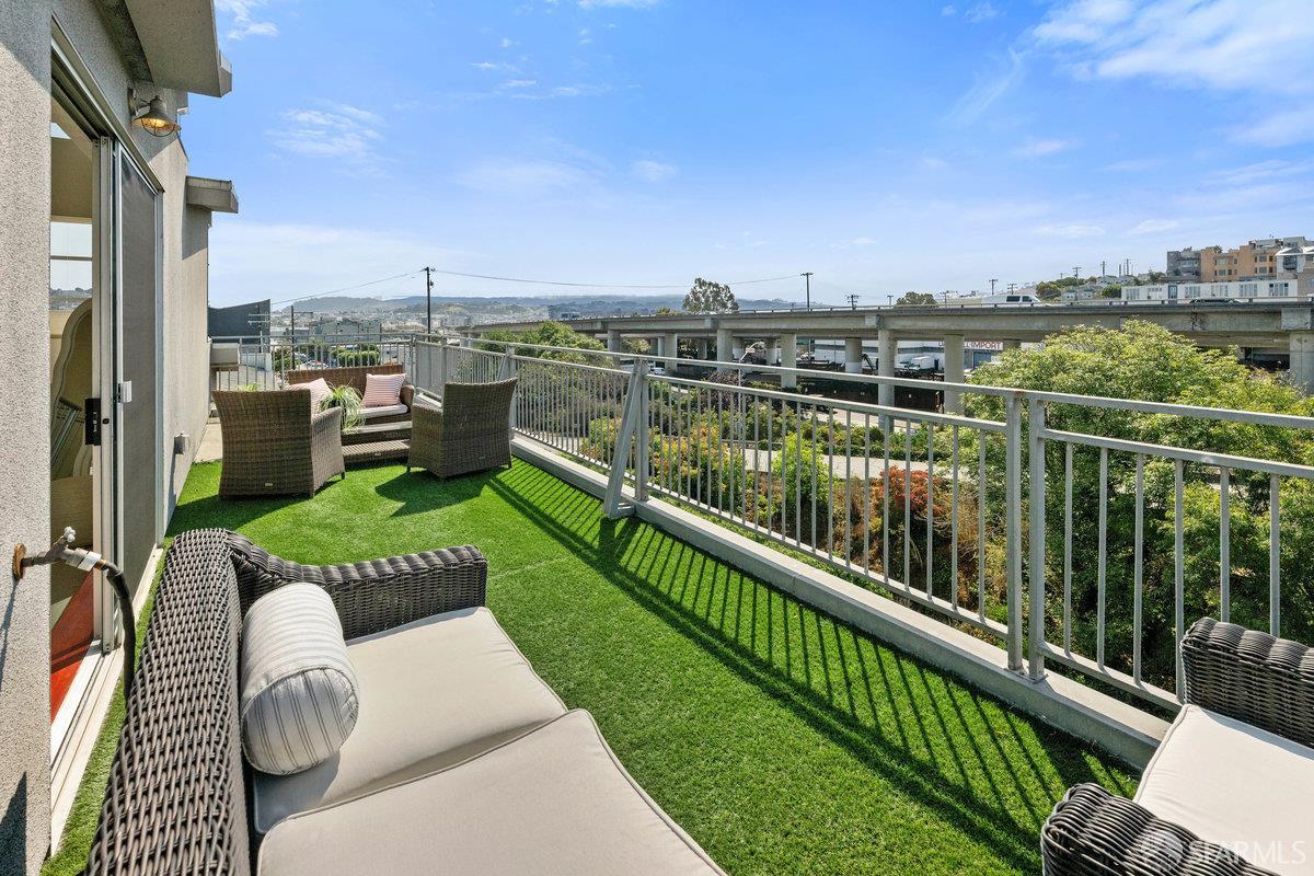 1325 Indiana Street, Unit 301 San Francisco, CA 94107 - Photo 33 of 41 a view of a balcony with city view