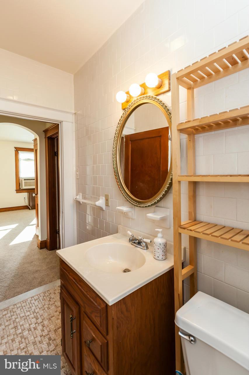 802 Warwick Road Baltimore, MD 21229 - Photo 11 of 30 Bath