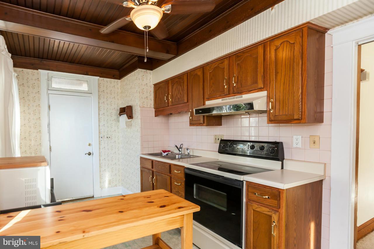 802 Warwick Road Baltimore, MD 21229 - Photo 14 of 30 Kitchen