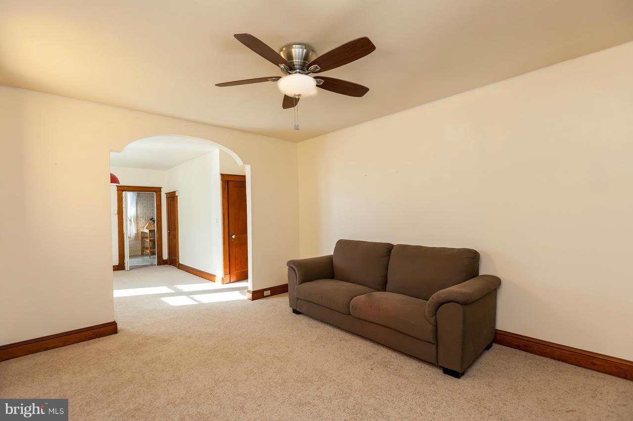 802 Warwick Road Baltimore, MD 21229 - Photo 5 of 30 Living Room