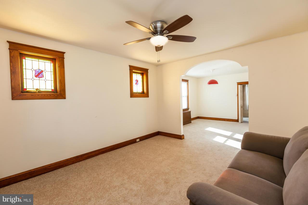 802 Warwick Road Baltimore, MD 21229 - Photo 6 of 30 Living Room