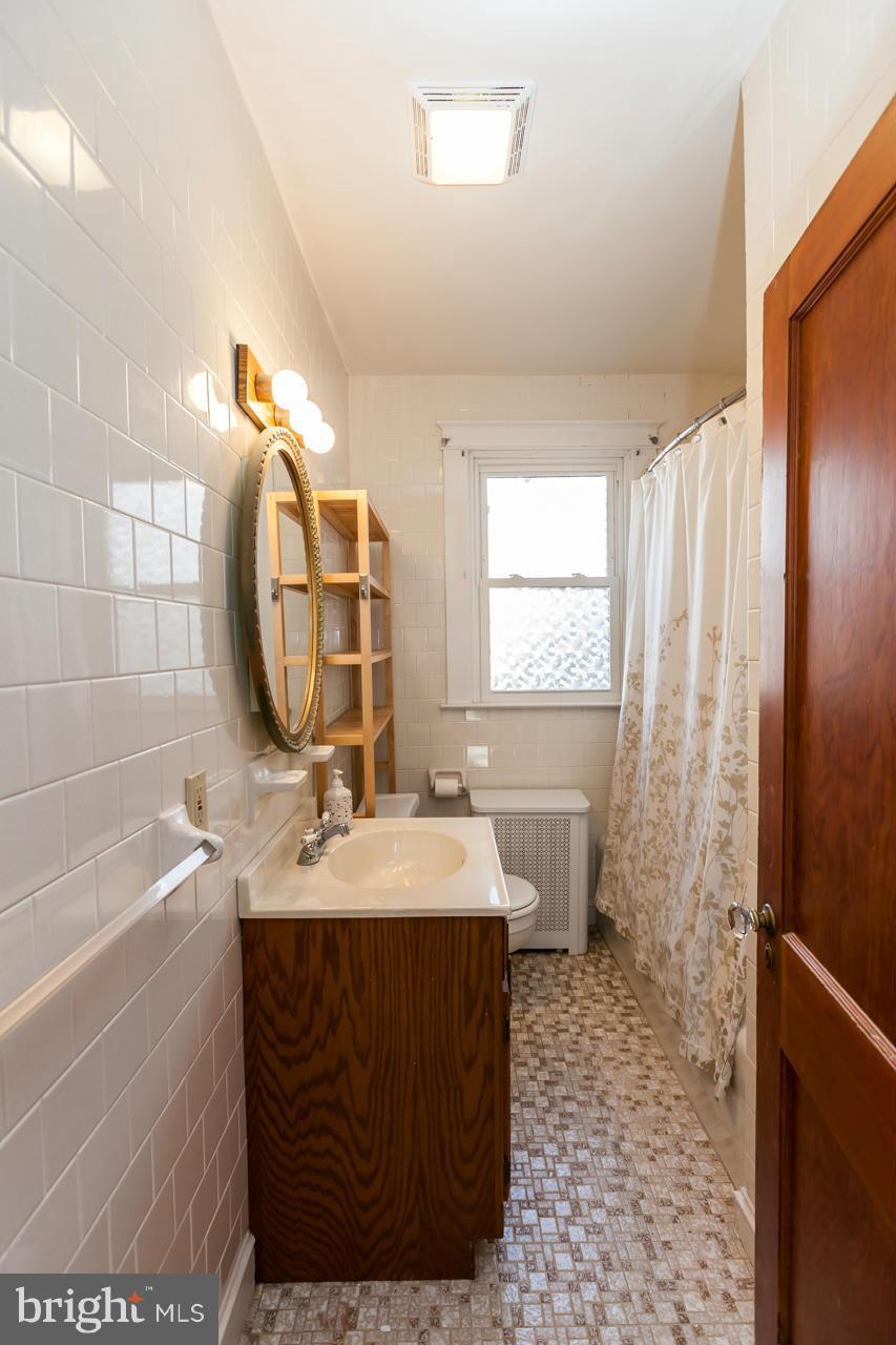 802 Warwick Road Baltimore, MD 21229 - Photo 10 of 30 Bath