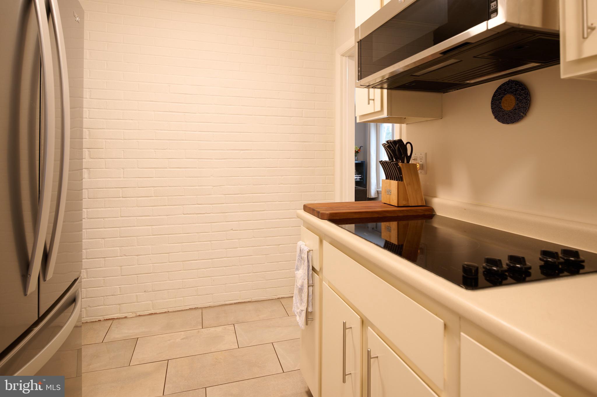 1612 Elizabeth Road State College, PA 16801 - Photo 12 of 71 Large cooktop & hood