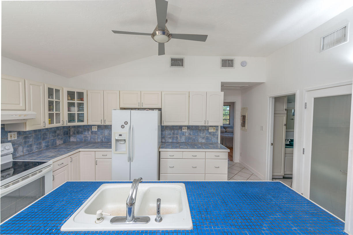 3995 Diane Road Big Pine Key, FL 33043 - Photo 4 of 16 Kitchen