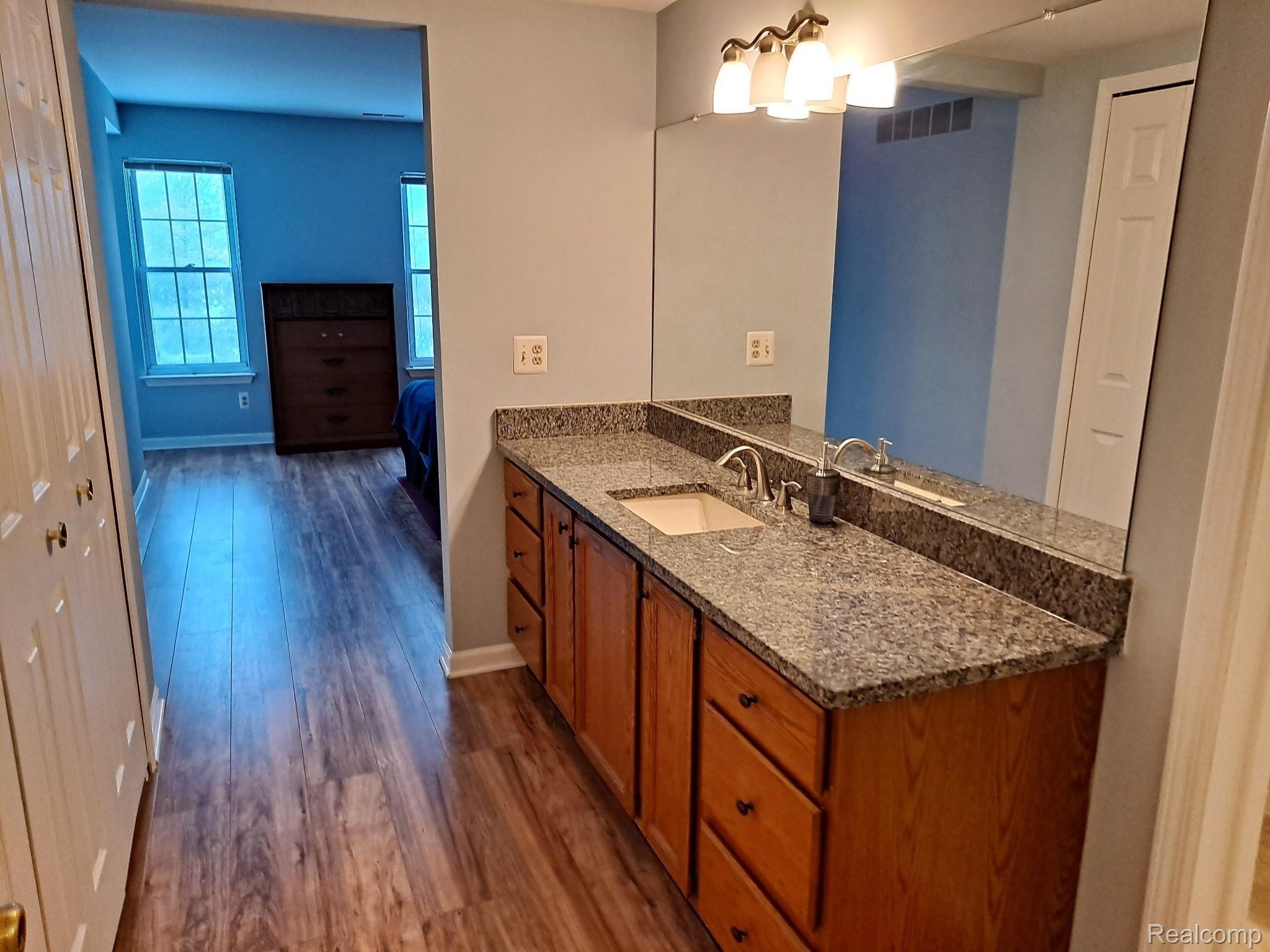 1655 Huntington Park, Unit D Rochester, MI 48309 - Photo 21 of 25 20220217_152913.jpg
