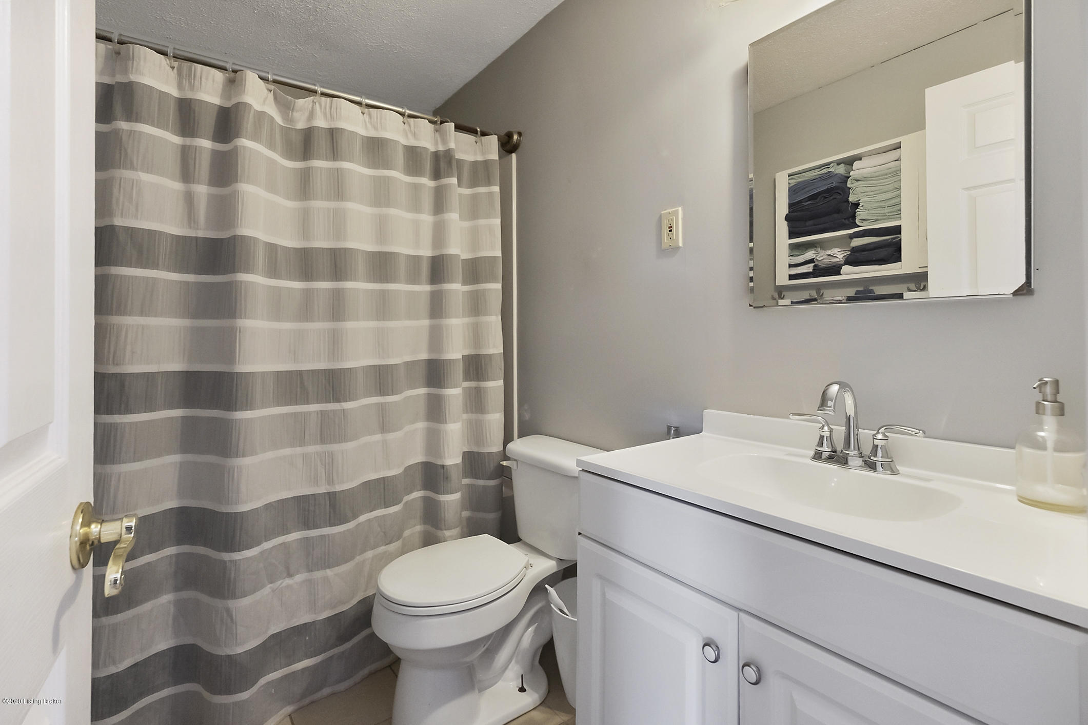5401 Maryman Road Louisville, KY 40258 - Photo 22 of 29 Full Bath