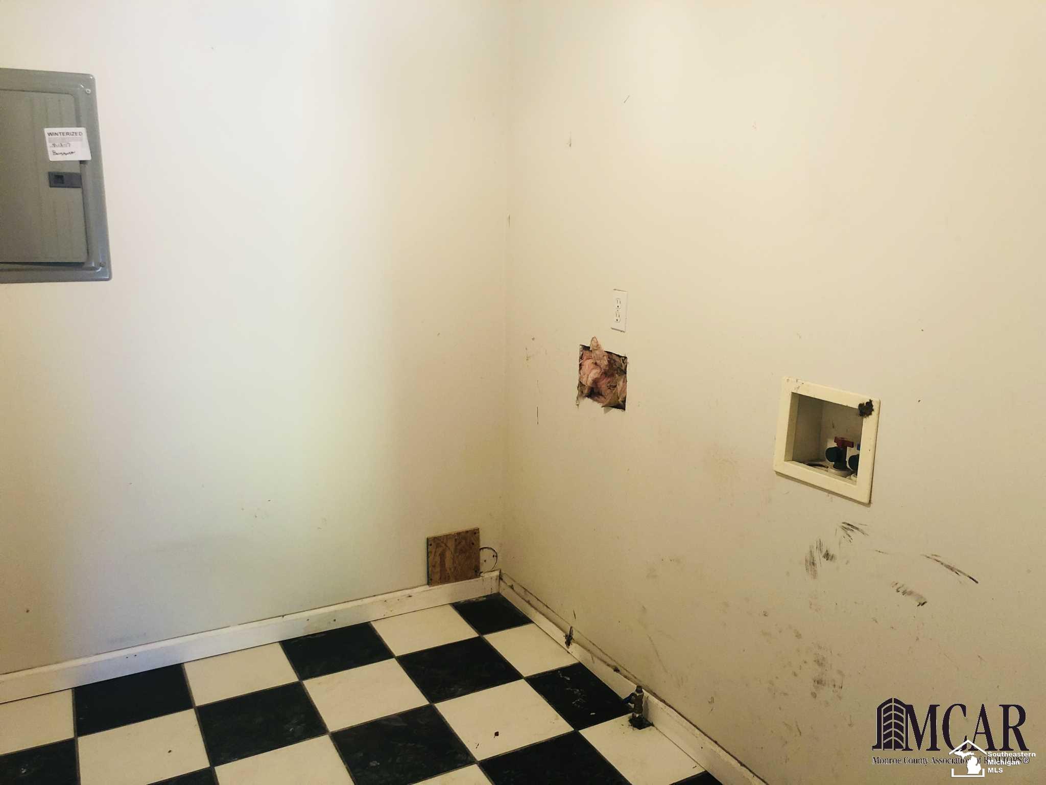 13250 Dixon Road Dundee, MI 48131 - Photo 6 of 19 Gallery Image 6