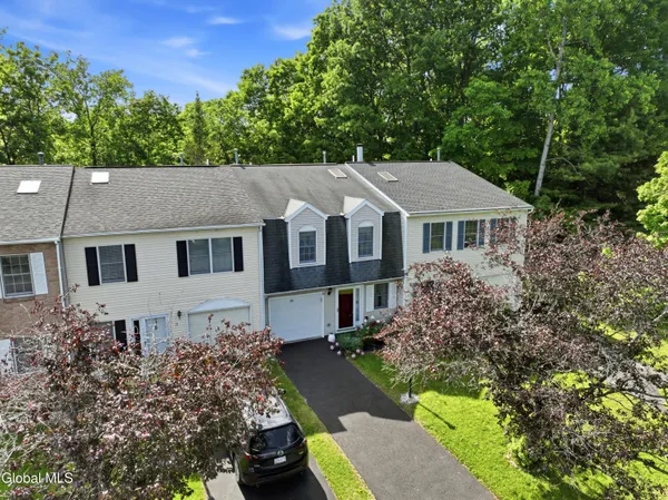 $275,000 | 11 Bridgewood Lane, Watervliet, NY 12189