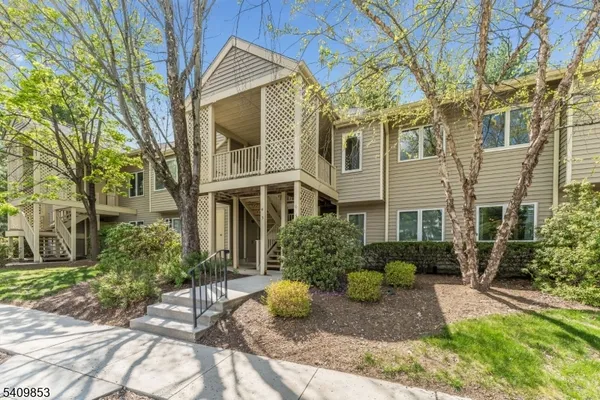 $1,975 | 6 Troon Terrace, Annandale, NJ 08801