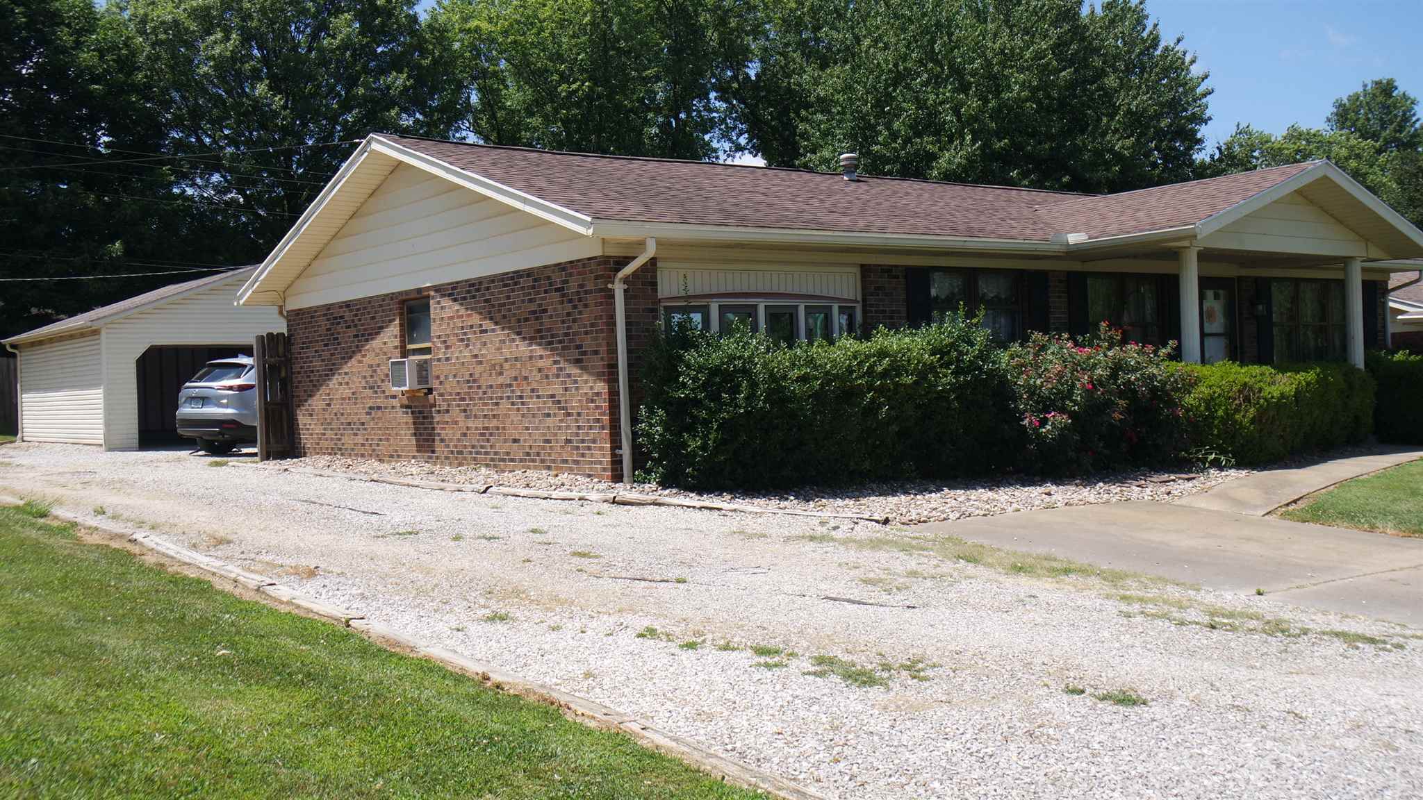 801 Smith Road Mount Vernon, IN 47620 - Photo 2 of 14 Gallery Image 2