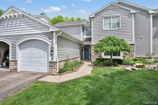 $210,000 | 2142 Carriage Hill Circle, Lapeer, MI 48446