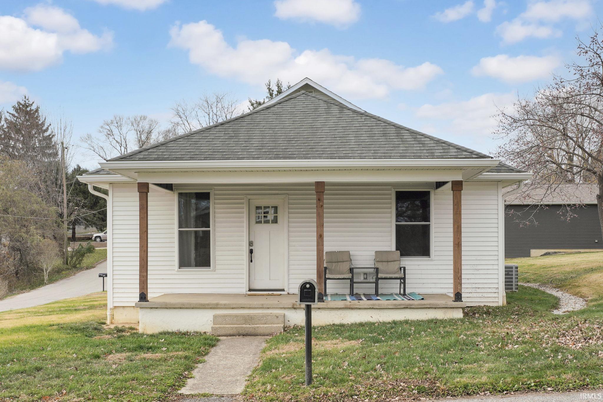 2435 I Street Bedford, IN 47421 - Photo 2 of 23