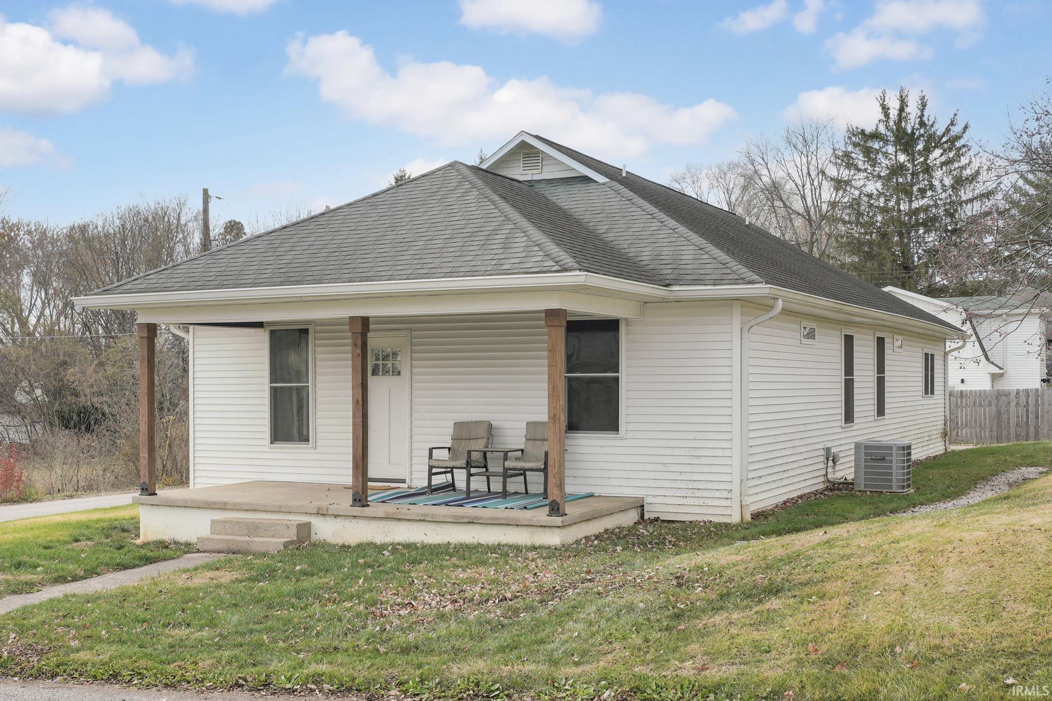 2435 I Street Bedford, IN 47421 - Photo 3 of 23