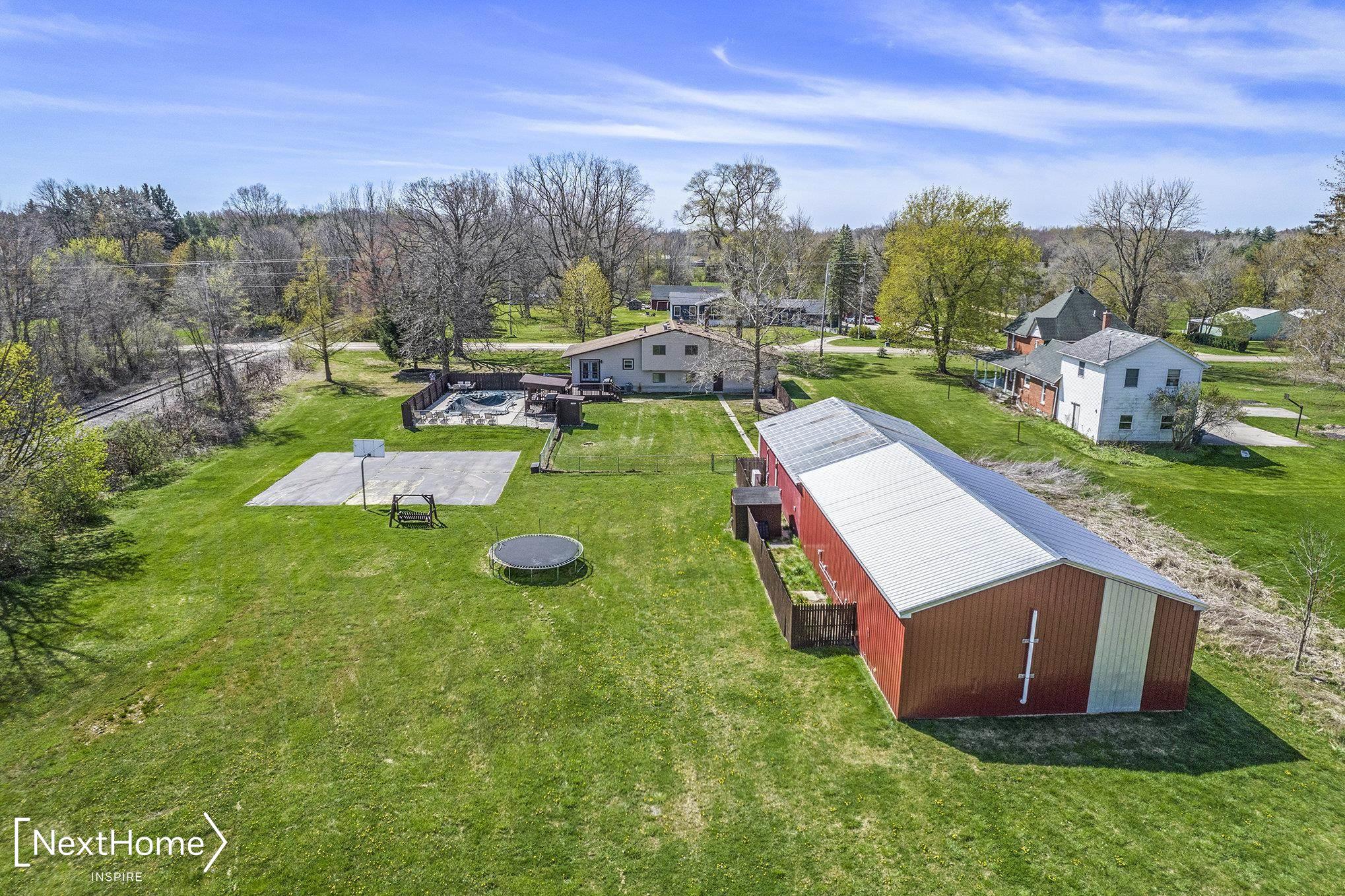 11140 Farrand Road Montrose, MI 48457 - Photo 2 of 40 50140123-3e7d2806-585a-4cde-b1ce-08f3c0d8f175.JPG