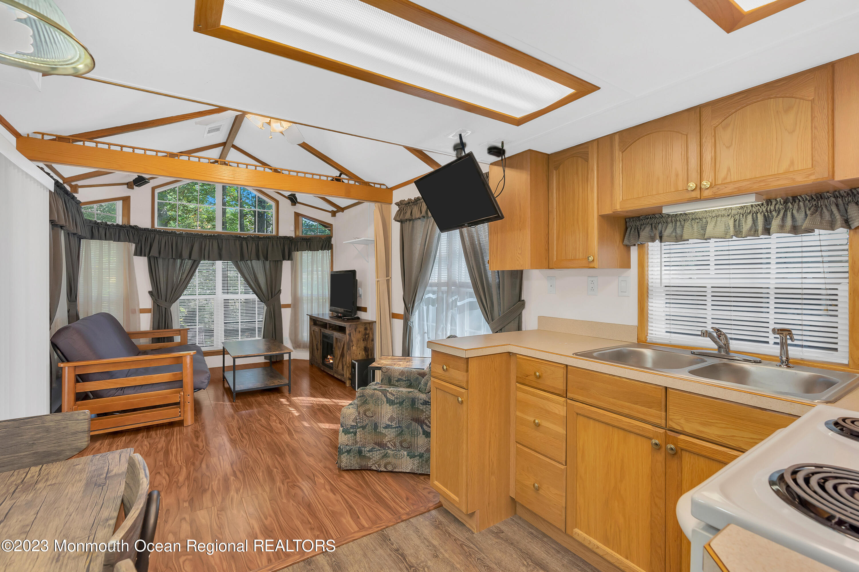 724 Monmouth Road, Unit 33 Cream Ridge, NJ 08514 - Photo 4 of 27 005_dsc04658-1