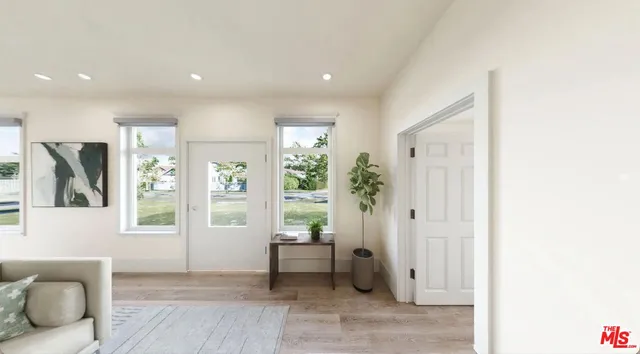 $6,000 | 2901 Raymond Avenue, Unit 2901, Los Angeles, CA 90007