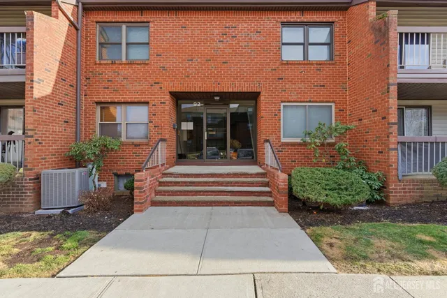 $365,000 | 92 Beverly Hill Terrace, Woodbridge, NJ 07095