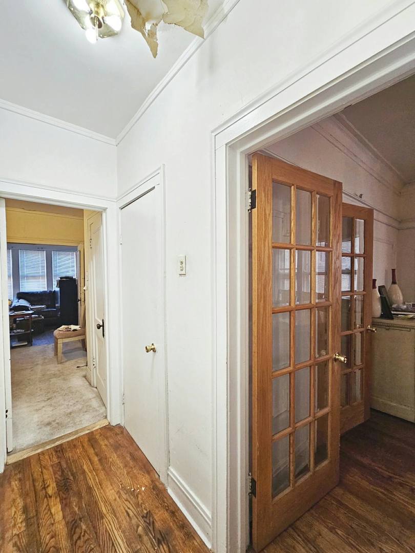 7949 South Rhodes Avenue Chicago, IL 60619 - Photo 8 of 14 a view of a living room