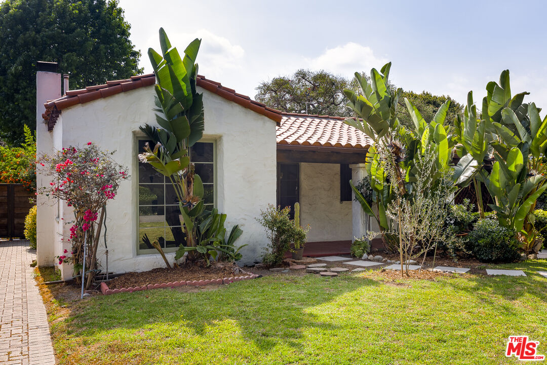 3840 Valleybrink Road Los Angeles, CA 90039 - Photo 1 of 32