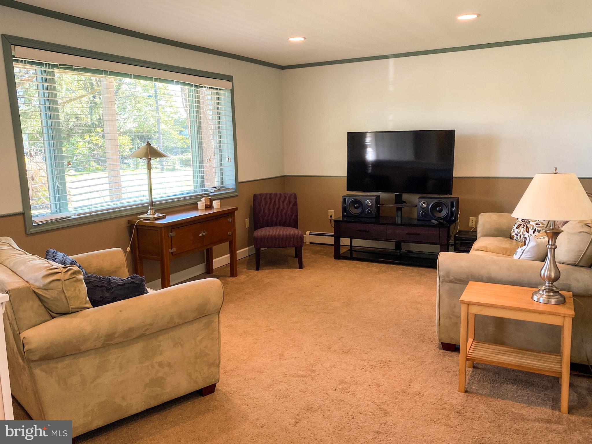 122 East Bay View Drive Annapolis, MD 21403 - Photo 11 of 30 a living room with furniture and a flat screen tv