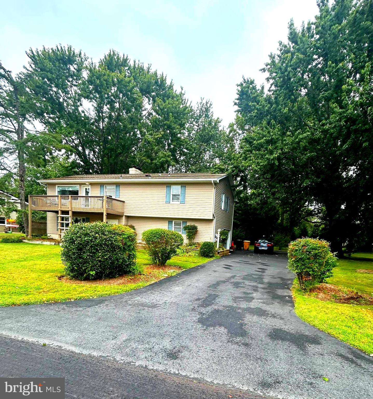 122 East Bay View Drive Annapolis, MD 21403 - Photo 4 of 30 a view of a house with pool and a yard