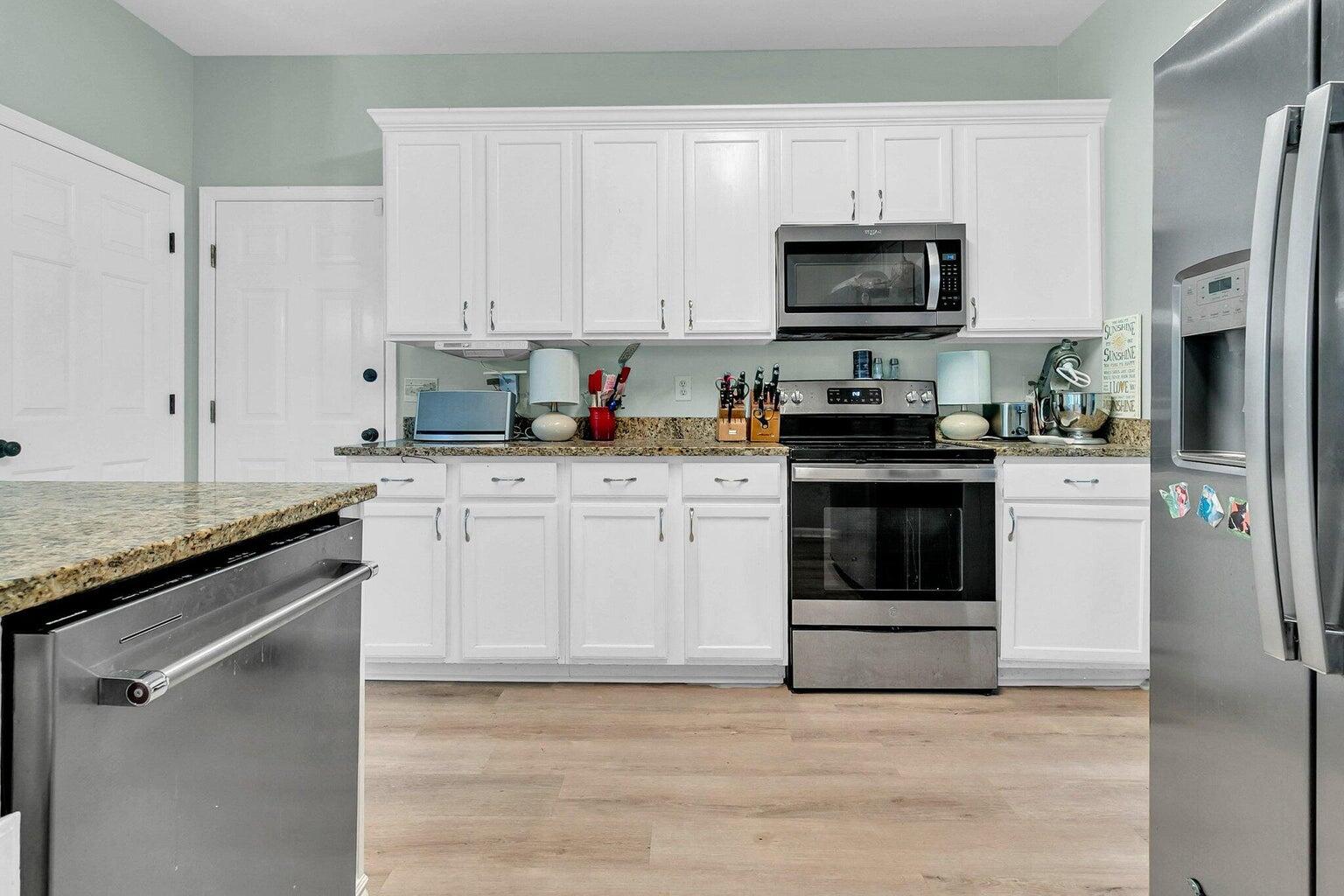 2724 Merwether Lane Mount Pleasant, SC 29466 - Photo 11 of 42 20240905004843751782000000-o