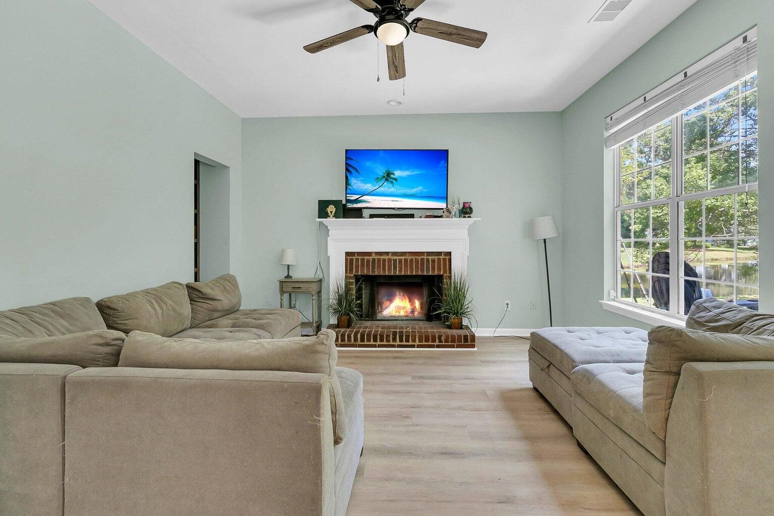 2724 Merwether Lane Mount Pleasant, SC 29466 - Photo 5 of 42 20240905004819061116000000-o