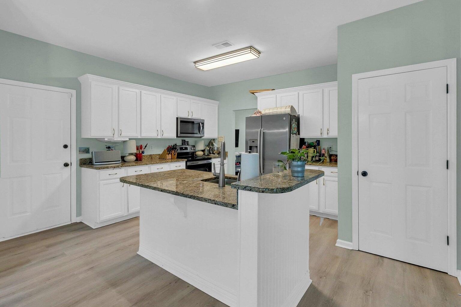 2724 Merwether Lane Mount Pleasant, SC 29466 - Photo 8 of 42 20240905004833175545000000-o