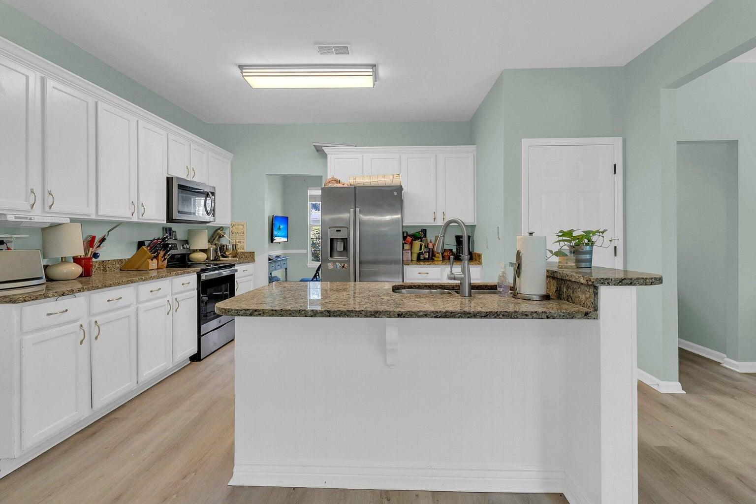 2724 Merwether Lane Mount Pleasant, SC 29466 - Photo 9 of 42 20240905004836417166000000-o