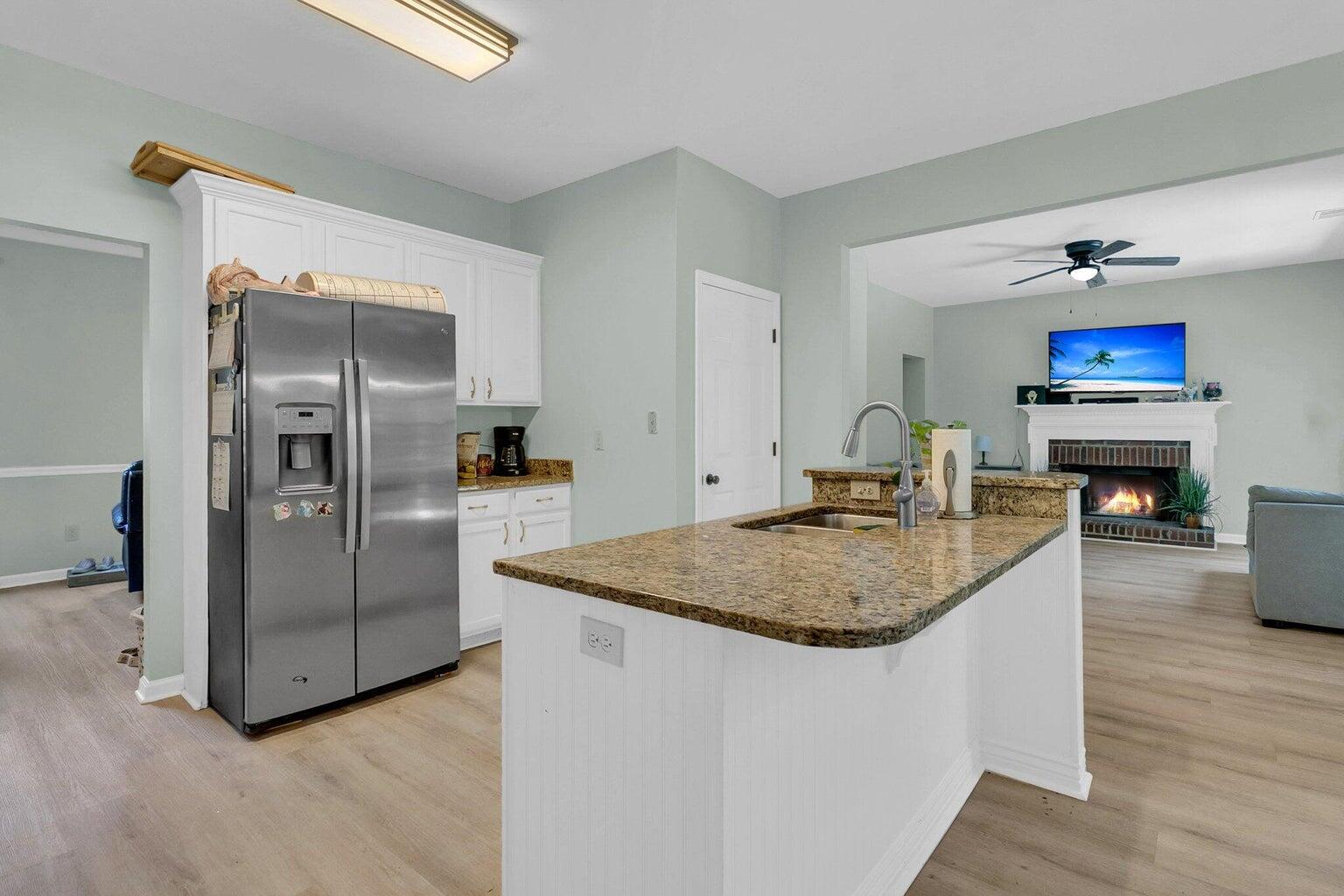 2724 Merwether Lane Mount Pleasant, SC 29466 - Photo 10 of 42 20240905004839827218000000-o