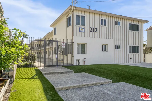 $3,250,000 | 212 East Tamarack Avenue, Inglewood, CA 90301