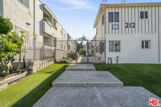 $3,250,000 | 212 East Tamarack Avenue, Inglewood, CA 90301