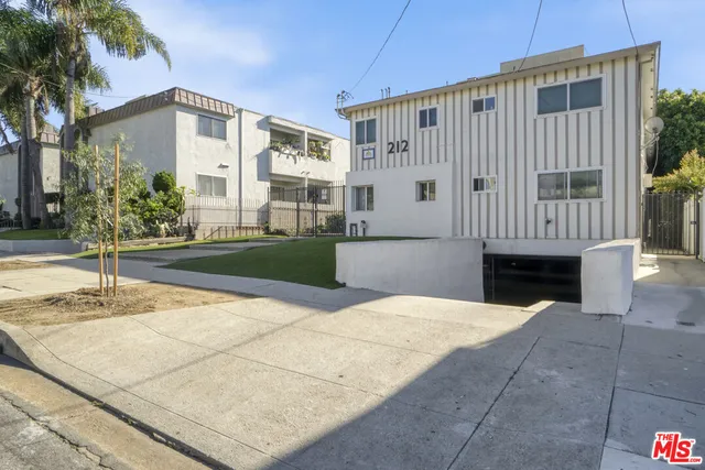 $3,250,000 | 212 East Tamarack Avenue, Inglewood, CA 90301