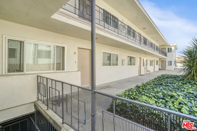 $3,250,000 | 212 East Tamarack Avenue, Inglewood, CA 90301