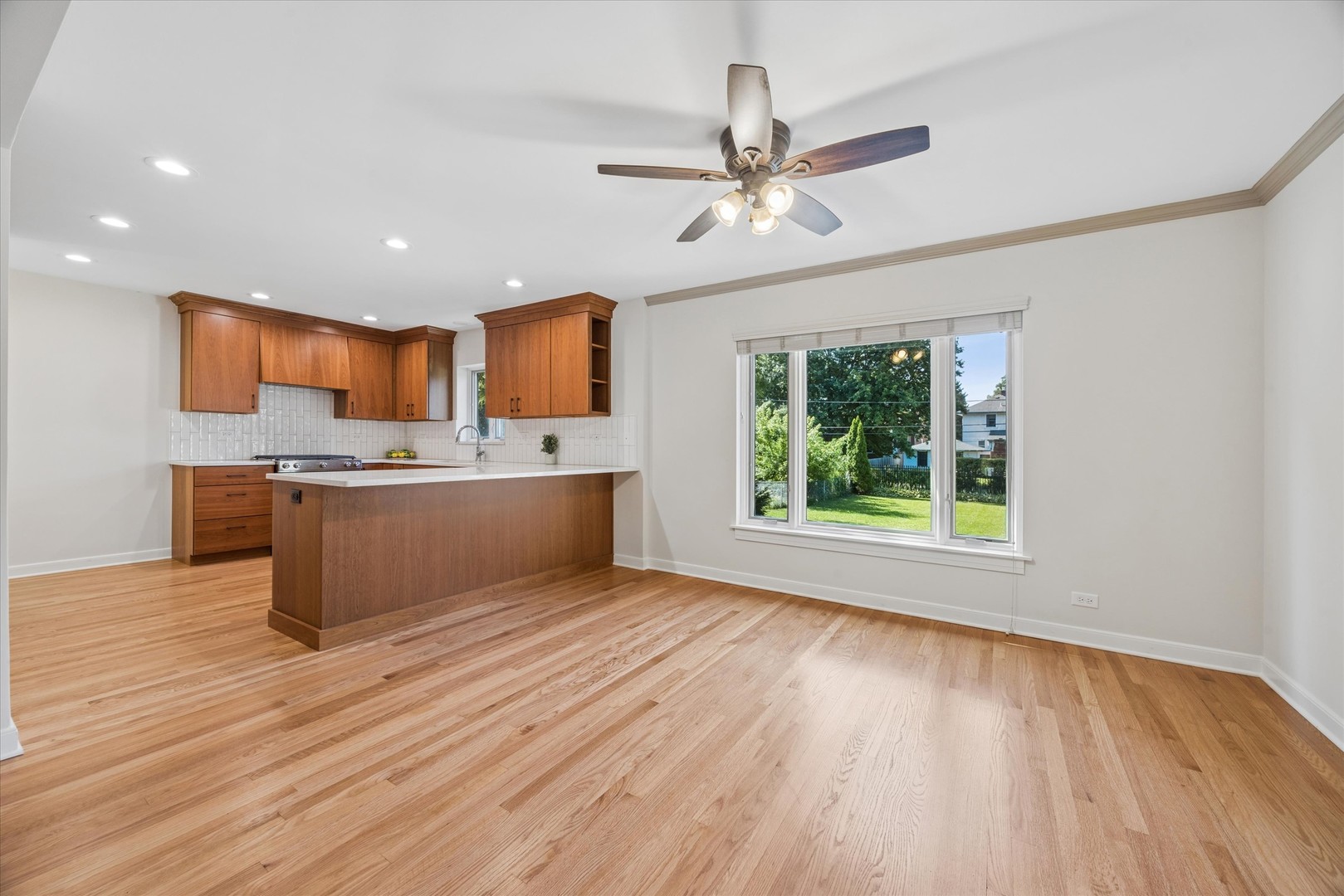 443 Shenstone Road Riverside, IL 60546 - Photo 4 of 16 Gallery Image 4