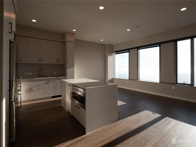 $7,245 | 1340 4th Avenue, Unit 5707, Seattle, WA 98101