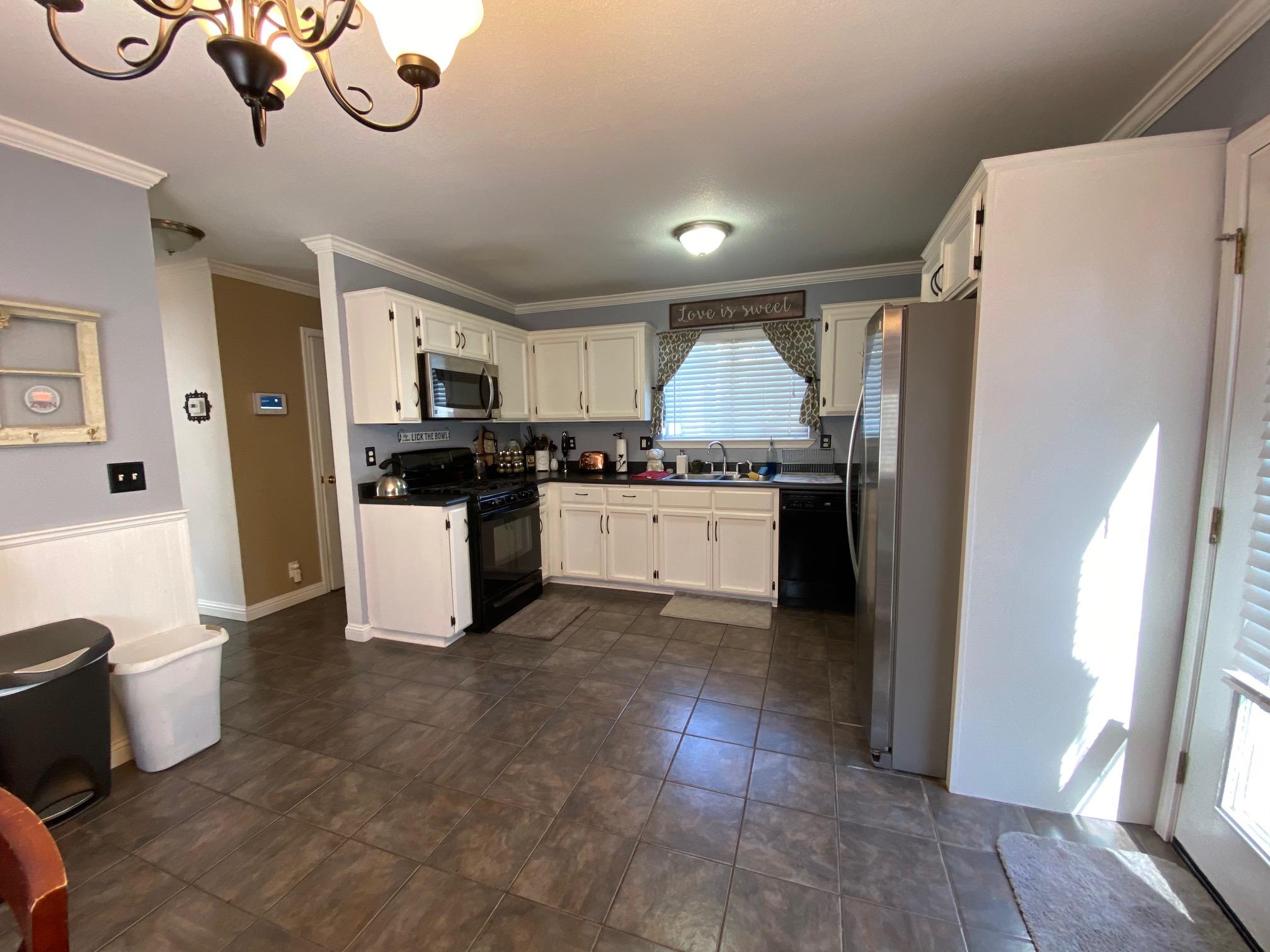 107 Berkeley Street Rio Dell, CA 95562 - Photo 9 of 33