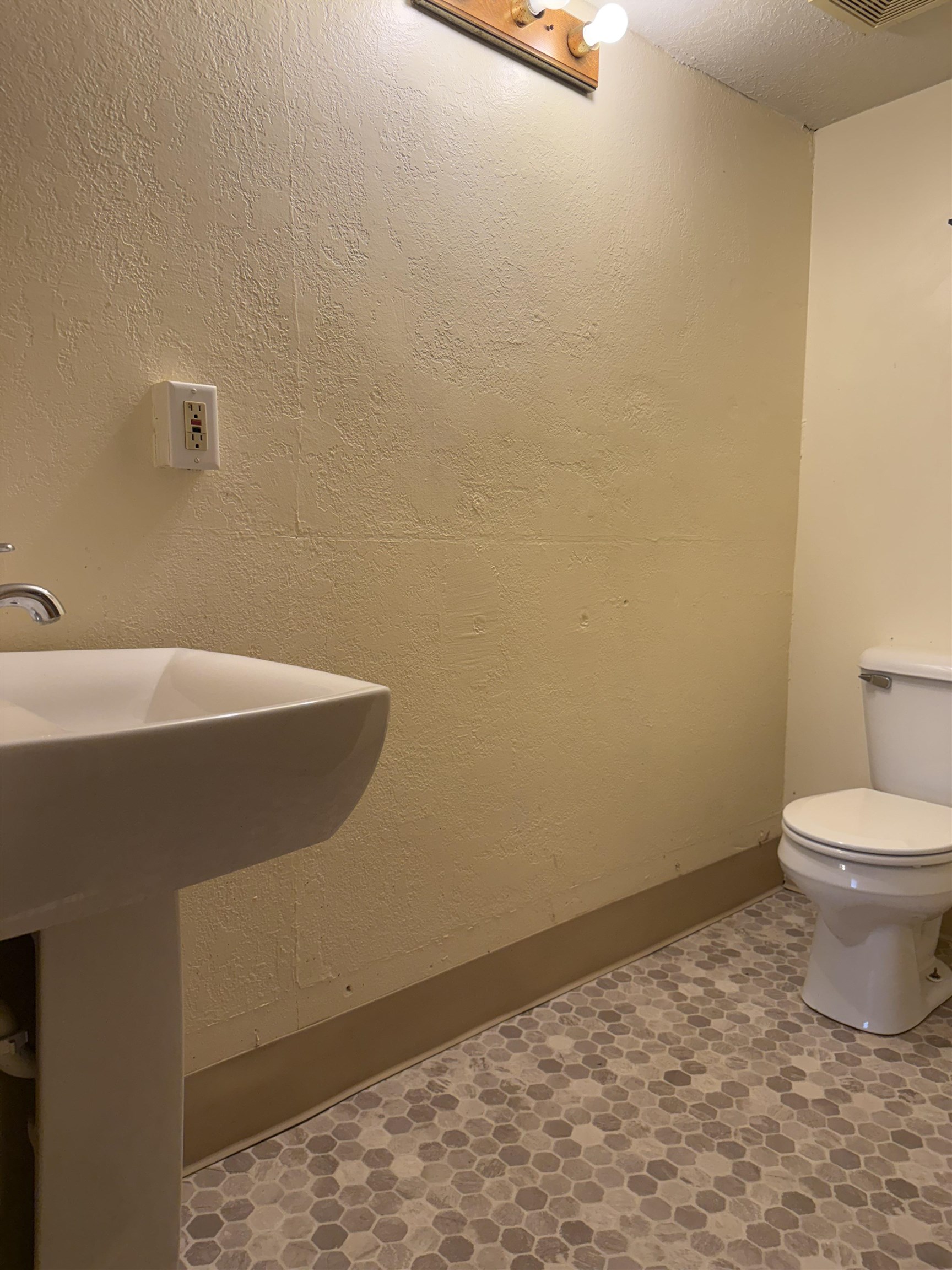 205 East G Street Casper, WY 82601 - Photo 8 of 13