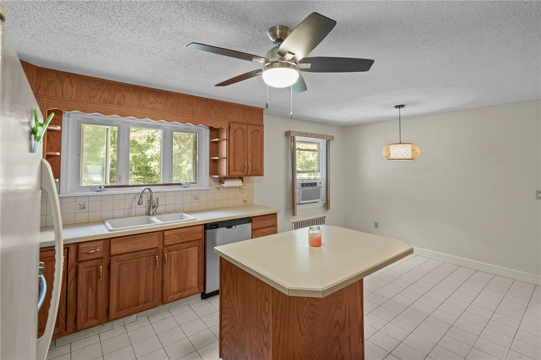 2 North Capalbo Drive Westerly, RI 02808 - Photo 11 of 34