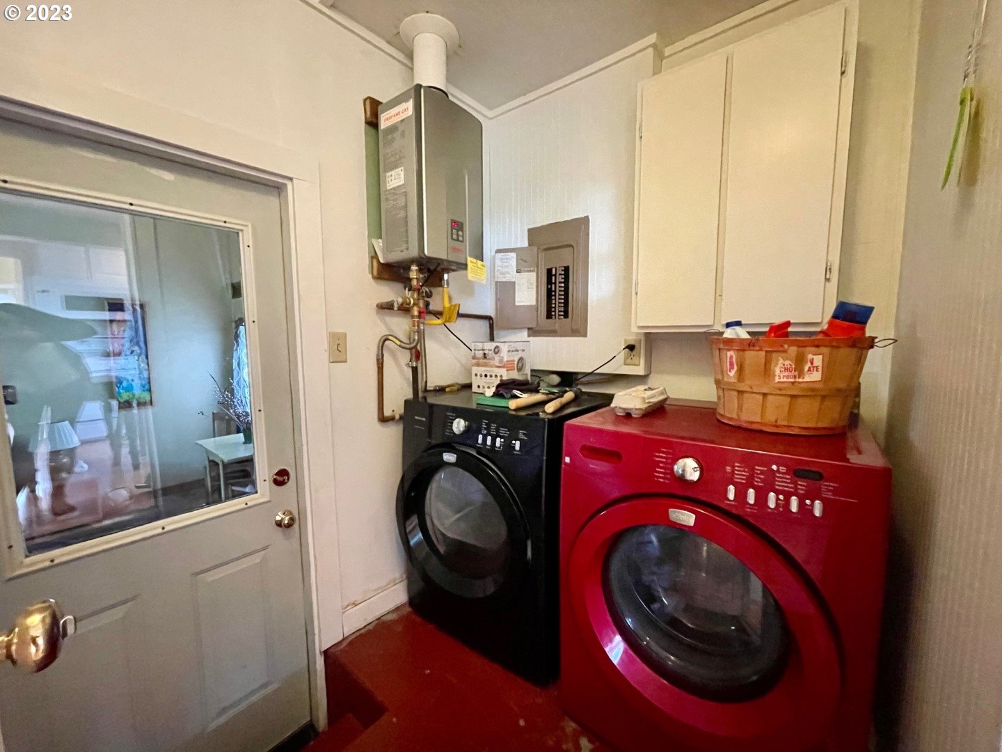 809 South Lake Street Joseph, OR 97846 - Photo 26 of 38 a utility room with sink dryer and washer