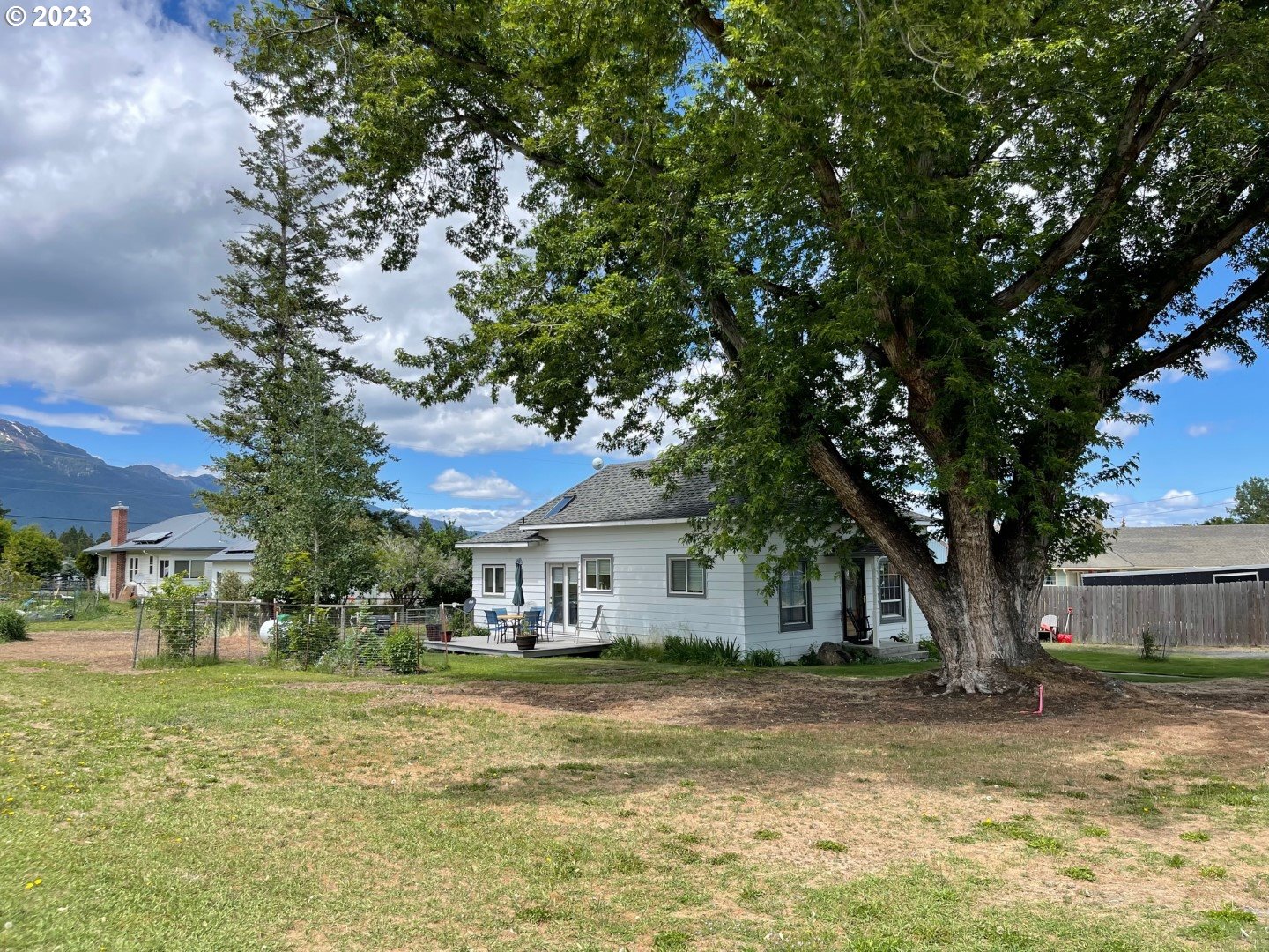 809 South Lake Street Joseph, OR 97846 - Photo 30 of 38 a front view of a house with a garden