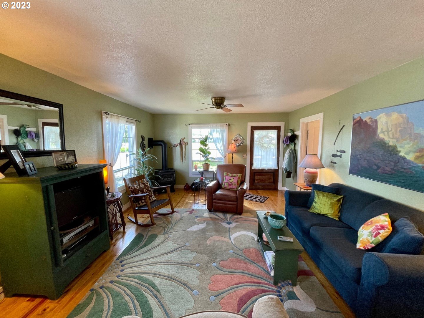 809 South Lake Street Joseph, OR 97846 - Photo 6 of 38 a living room with furniture and a window