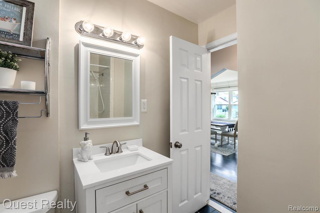 1850 Cambridge Road Berkley, MI 48072 - Photo 21 of 42